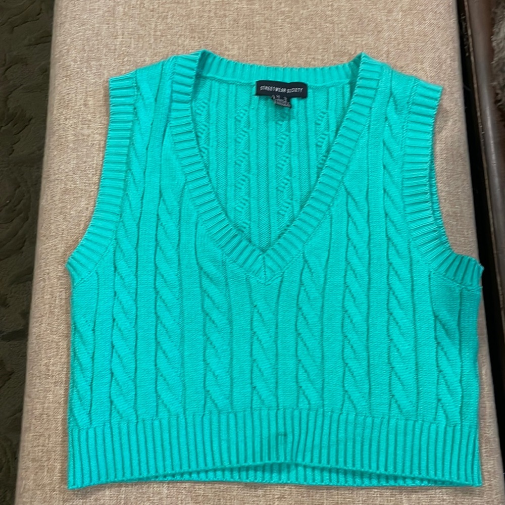 Streetwear Society cropped sweater vest. Green